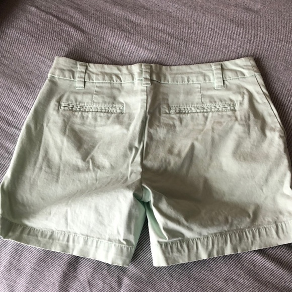 Mint colored chino shorts - Picture 2 of 3